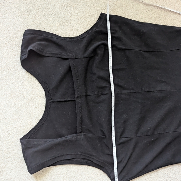 Elegant Black and White Midi Dress - Picture 3 of 7